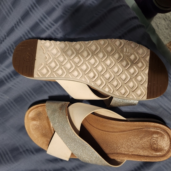 Ugg silver and white sandles - Picture 2 of 4